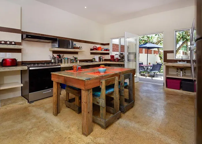 Spacious Family With Beautiful Garden View Séjour chez l'habitant